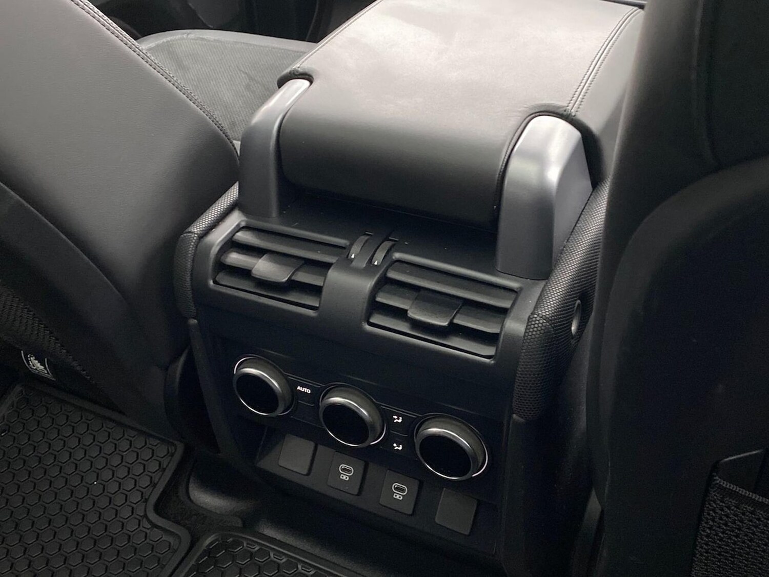 Used Land Rover Defender 2022 for sale - 77487684: Photo 18