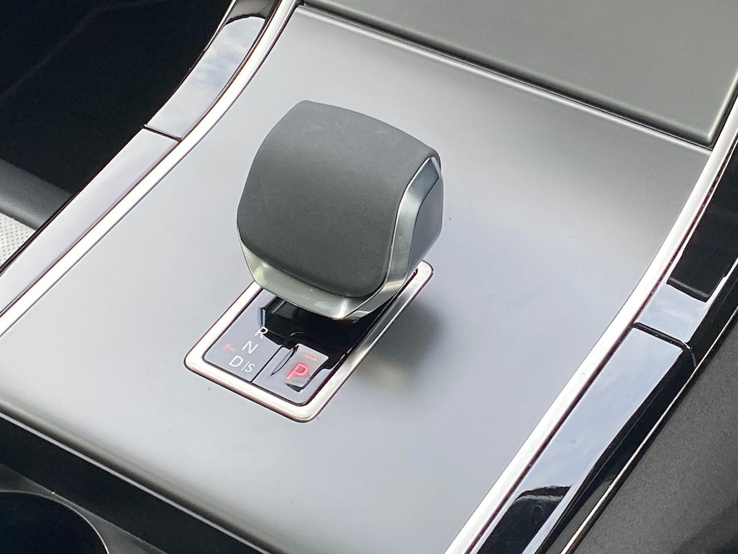 Used Land Rover Range Rover Velar 2025 for sale - 76893251: Photo 13