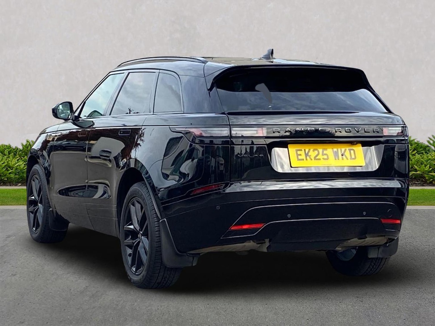 Used Land Rover Range Rover Velar 2025 for sale - 76893251: Photo 2