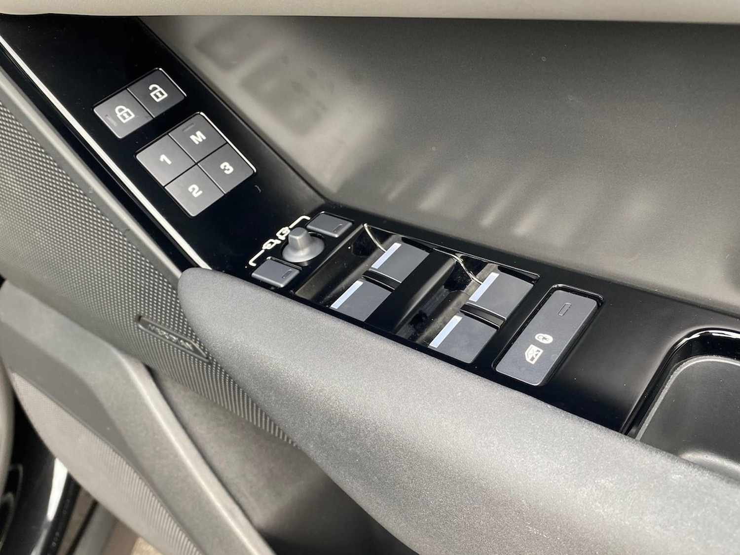 Used Land Rover Range Rover Velar 2025 for sale - 76893251: Photo 24