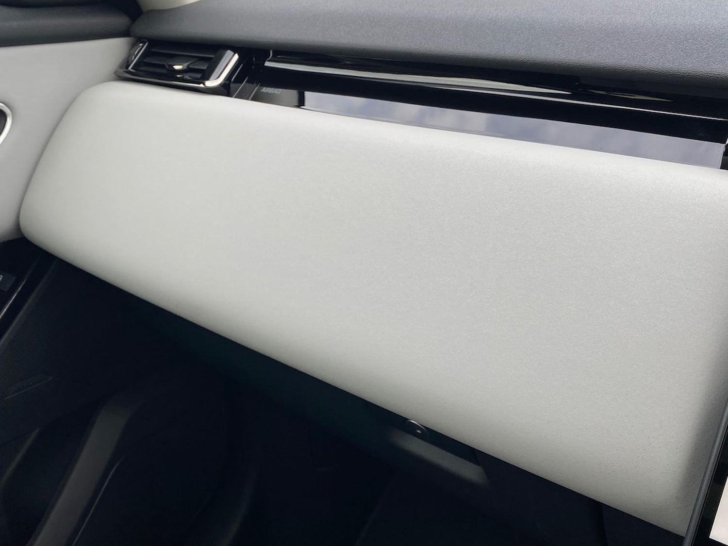 Used Land Rover Range Rover Velar 2025 for sale - 76893251: Photo 40