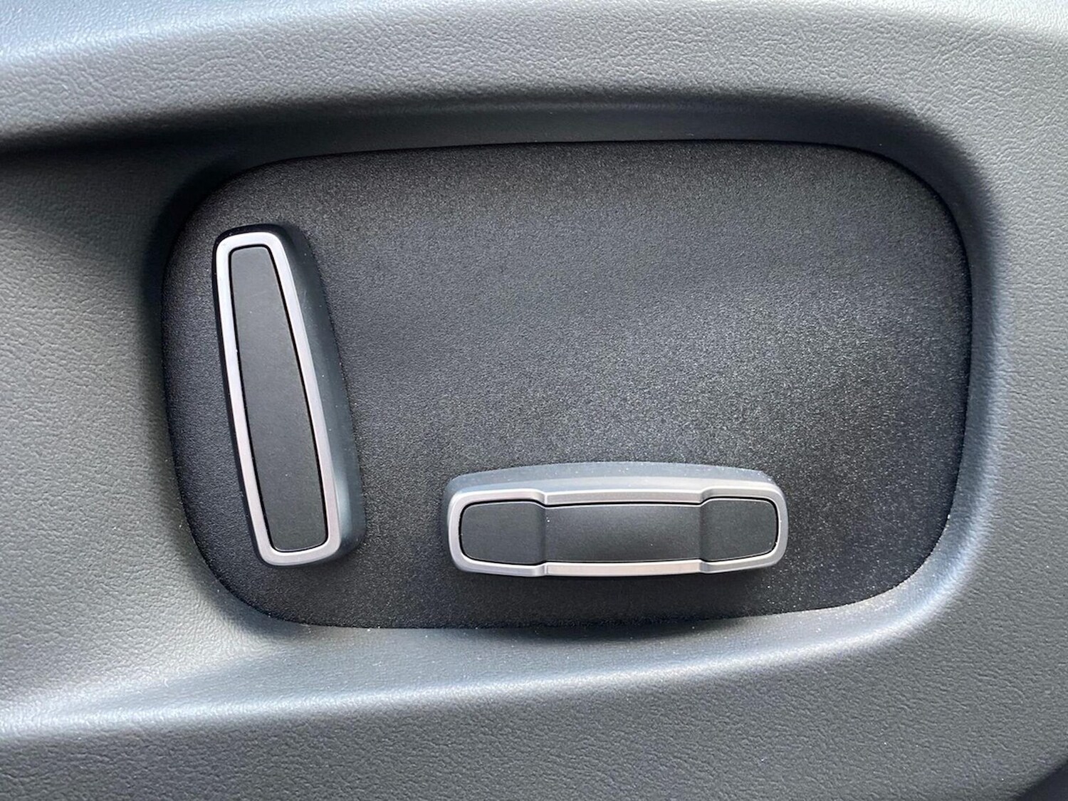 Used Land Rover Defender 2025 for sale - 76253690: Photo 32