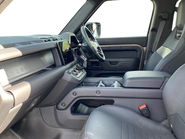 Used Land Rover Defender 2025 for sale - 76253690: Photo 3