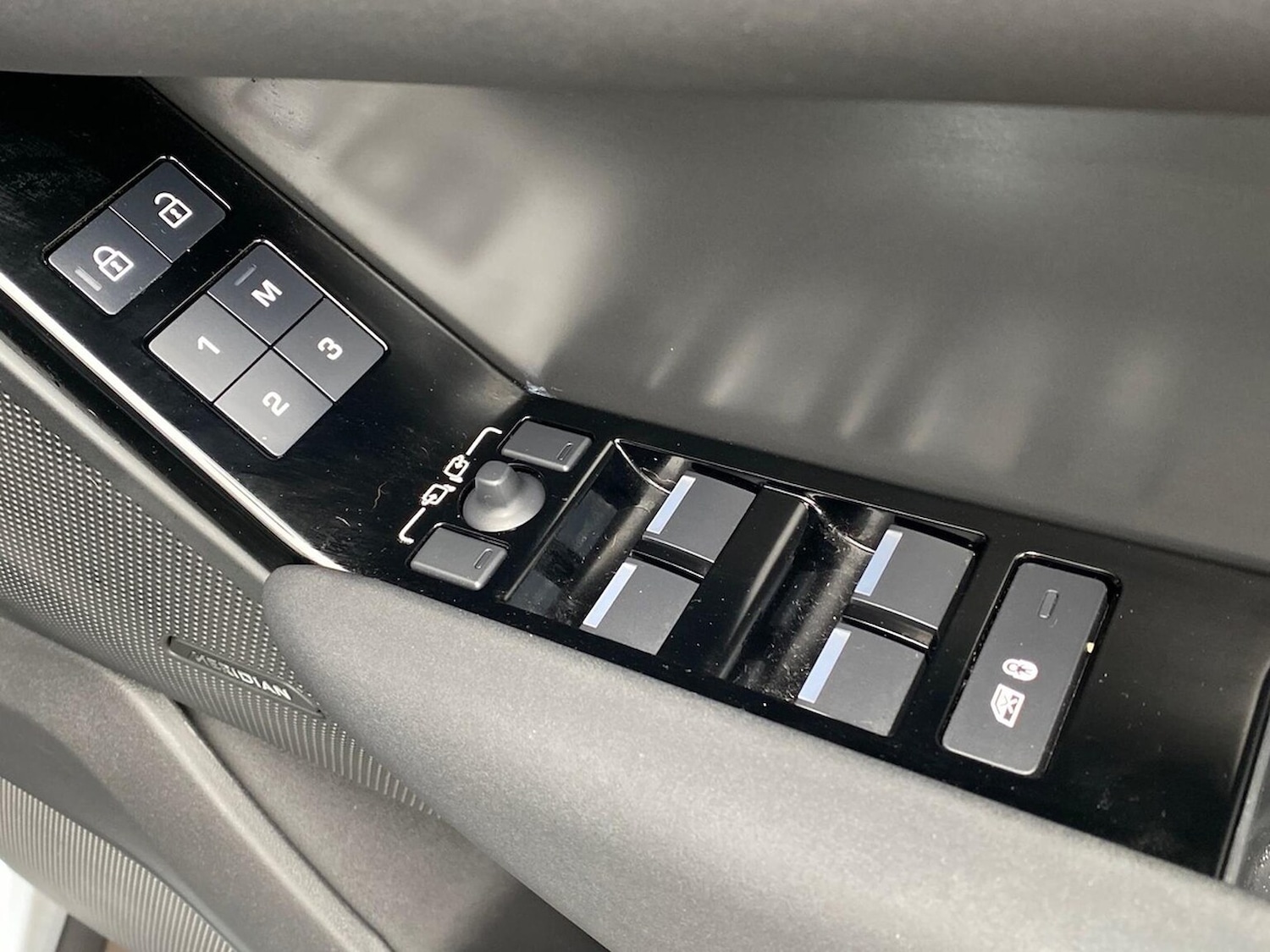 Used Land Rover Range Rover Velar 2023 for sale - 77796983: Photo 22