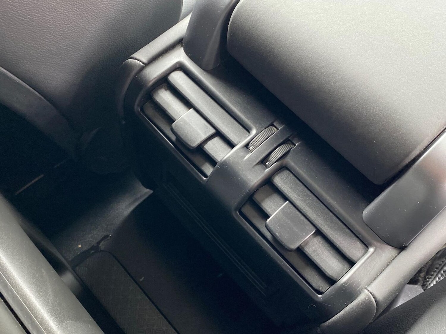 Used Land Rover Defender 2024 for sale - 76225129: Photo 18