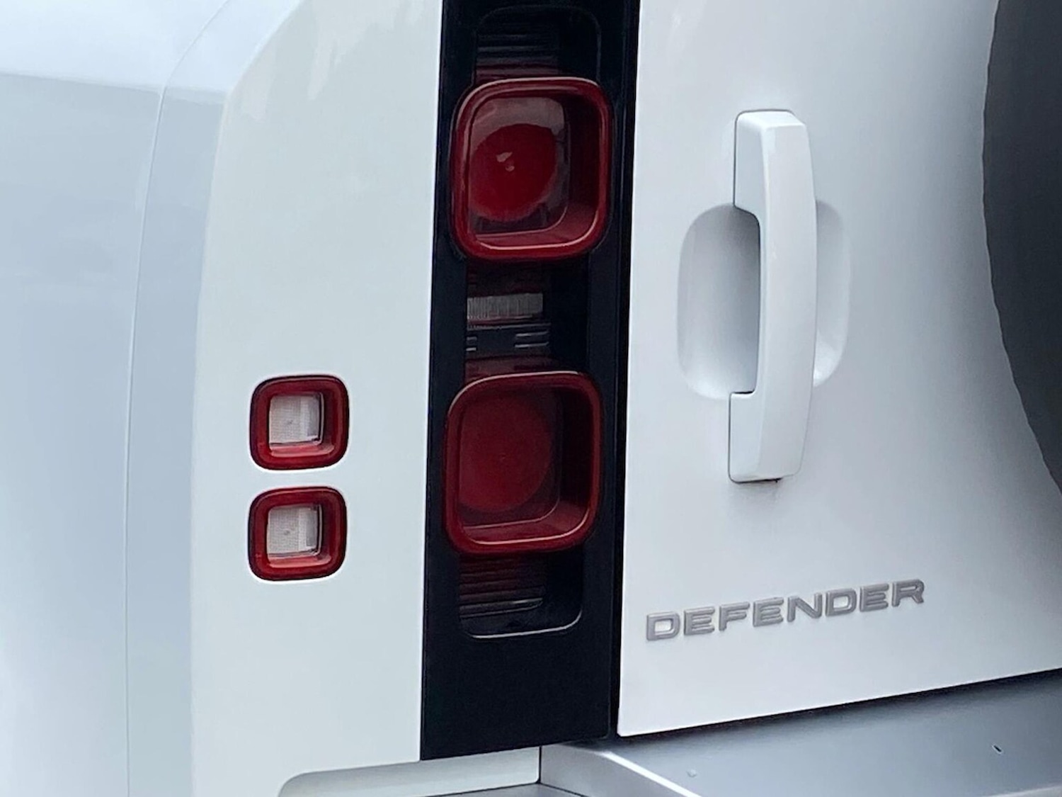 Used Land Rover Defender 2024 for sale - 76225129: Photo 19