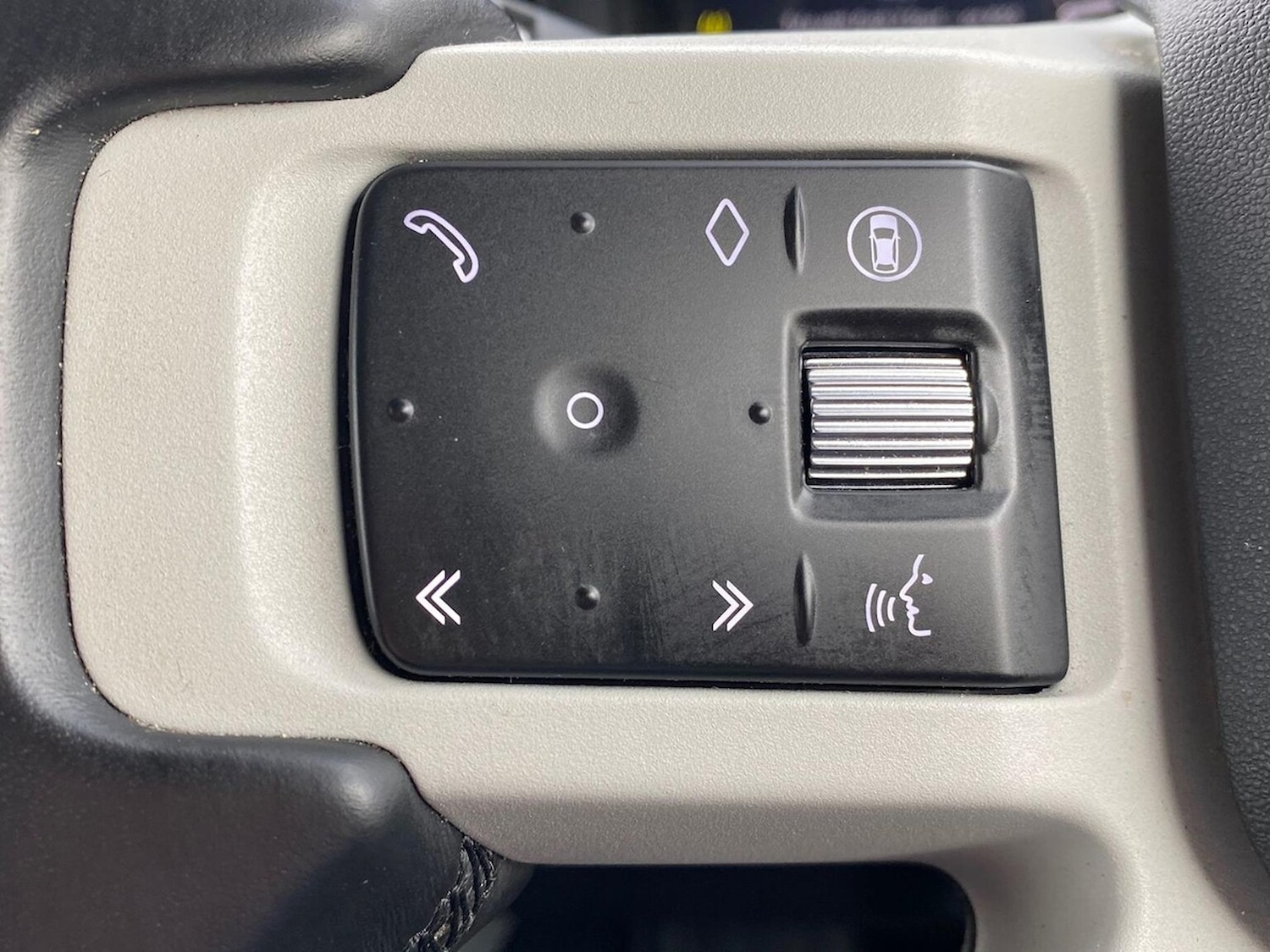 Used Land Rover Defender 2024 for sale - 76225129: Photo 28