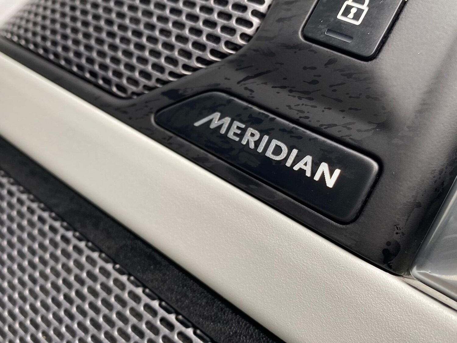 Used Land Rover Defender 2024 for sale - 76225129: Photo 33