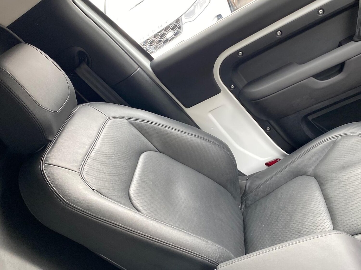 Used Land Rover Defender 2024 for sale - 76225129: Photo 38