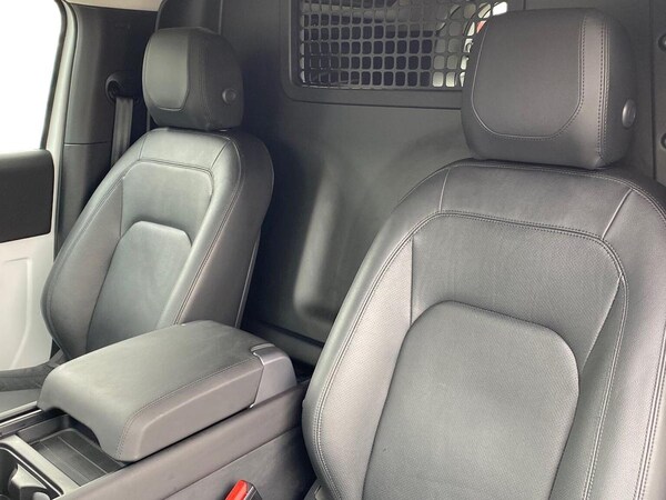 Used Land Rover Defender 2024 for sale - 76225129: Photo 4