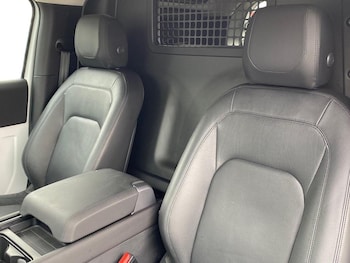 Used Land Rover Defender 2024 for sale - 76225129: Photo 4