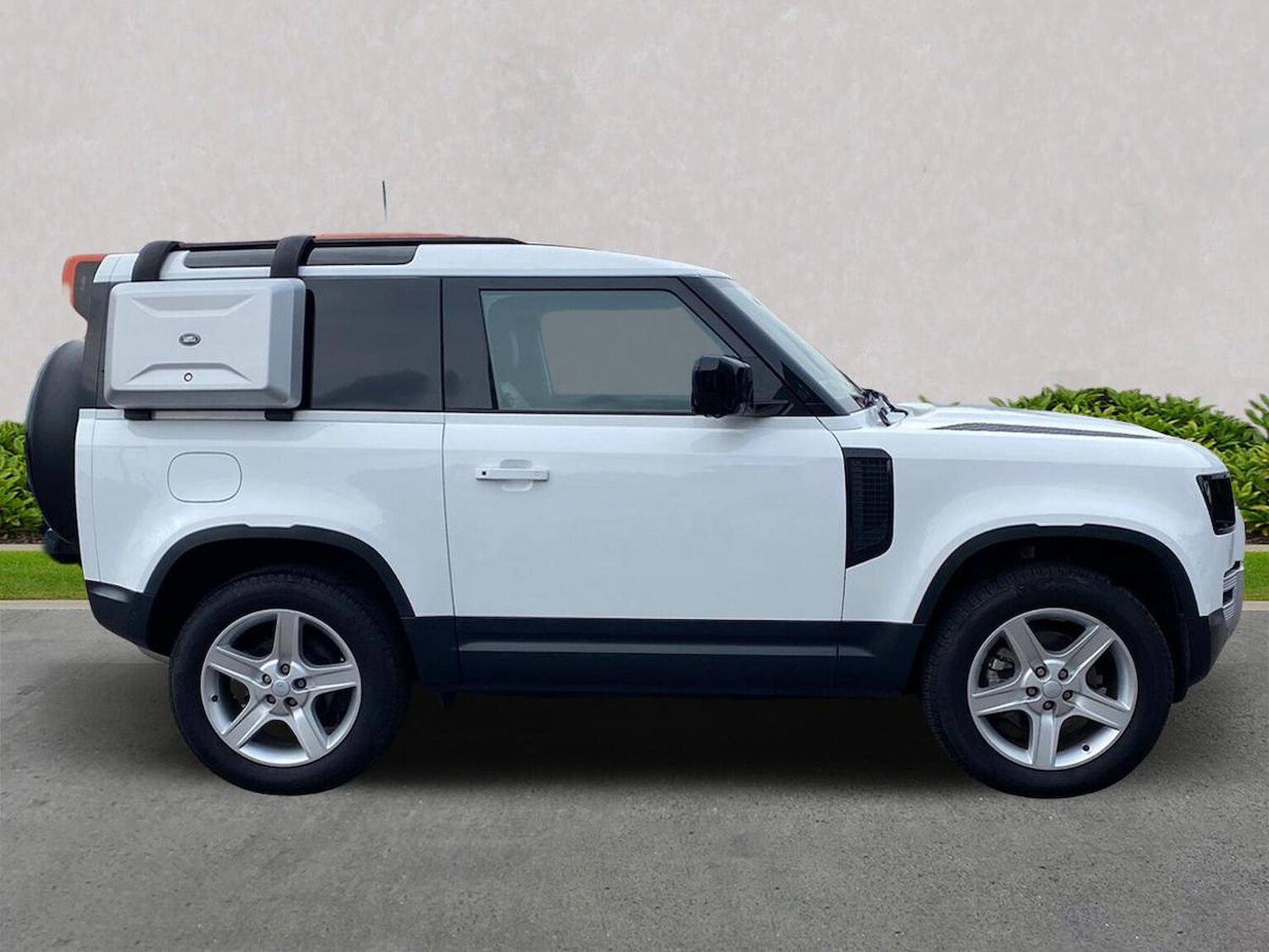 Used Land Rover Defender 2024 for sale - 76225129: Photo 5