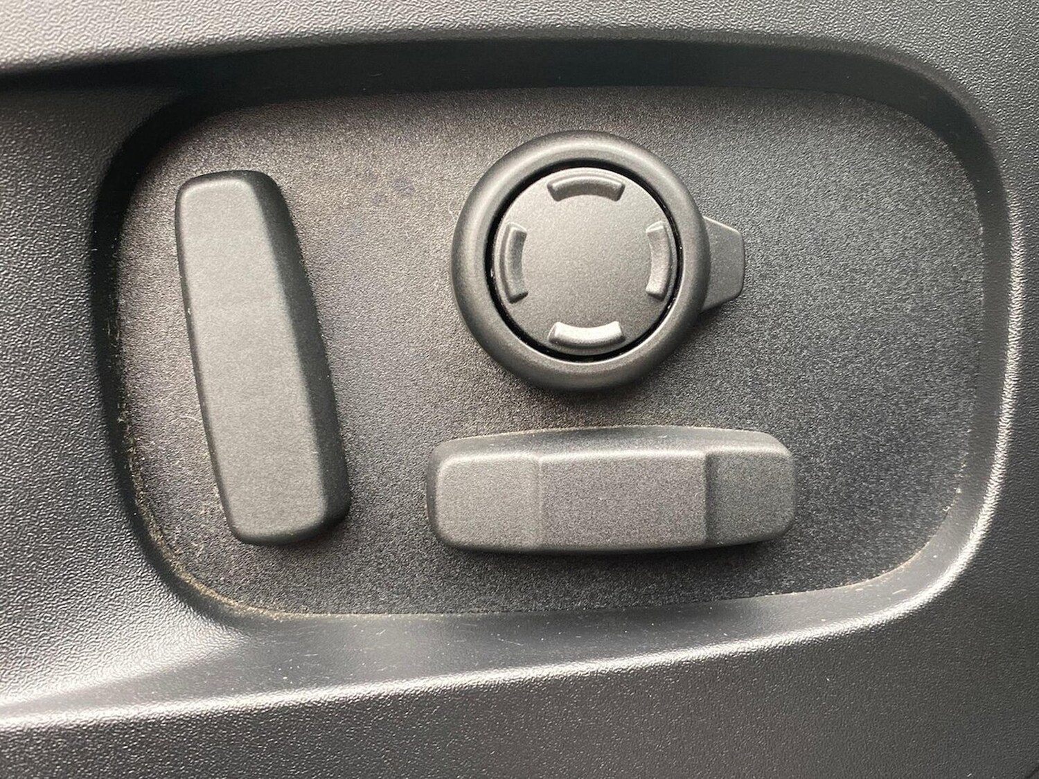 Used Land Rover Defender 2023 for sale - 75908113: Photo 24