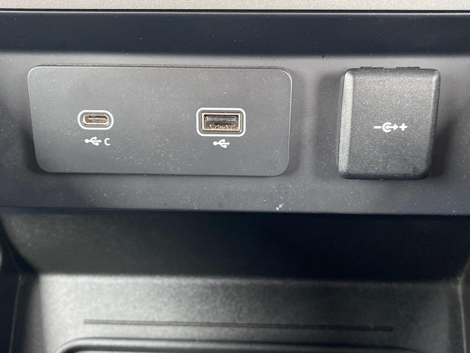 Used Land Rover Defender 2023 for sale - 75908113: Photo 31