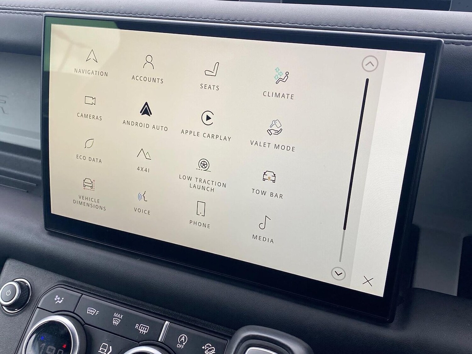 Used Land Rover Defender 2023 for sale - 75908113: Photo 32