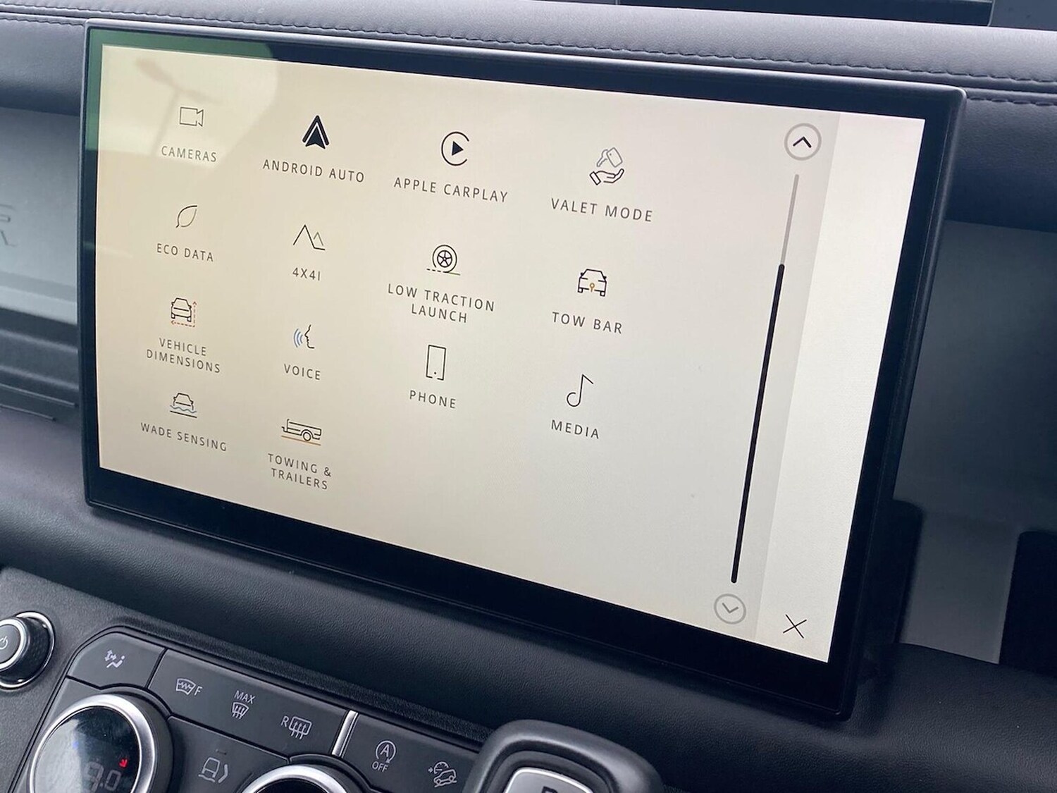 Used Land Rover Defender 2023 for sale - 75908113: Photo 33