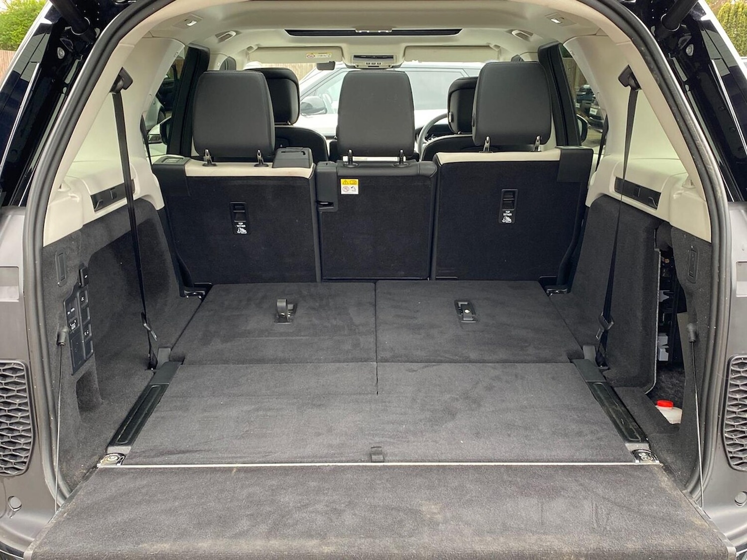 Used Land Rover Discovery 2025 for sale - 77622378: Photo 10