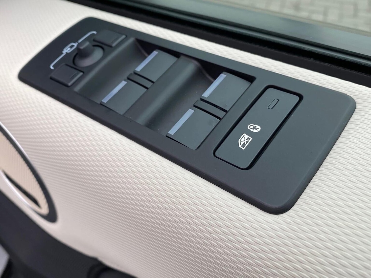 Used Land Rover Discovery 2025 for sale - 77622378: Photo 23