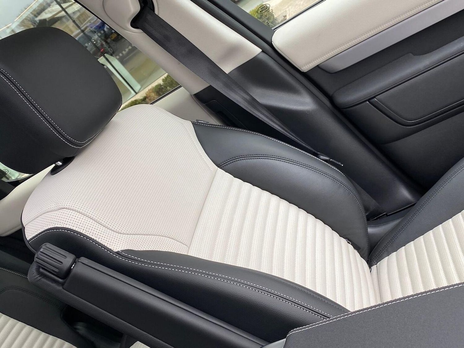 Used Land Rover Discovery 2025 for sale - 77622378: Photo 43