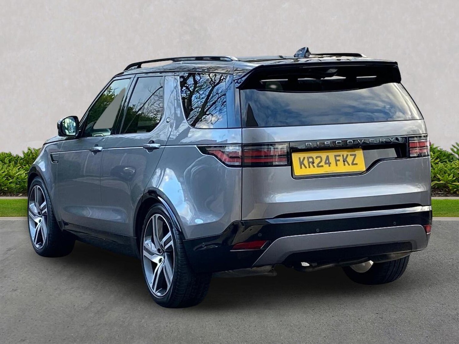 Used Land Rover Discovery 2024 for sale - 77487766: Photo 2