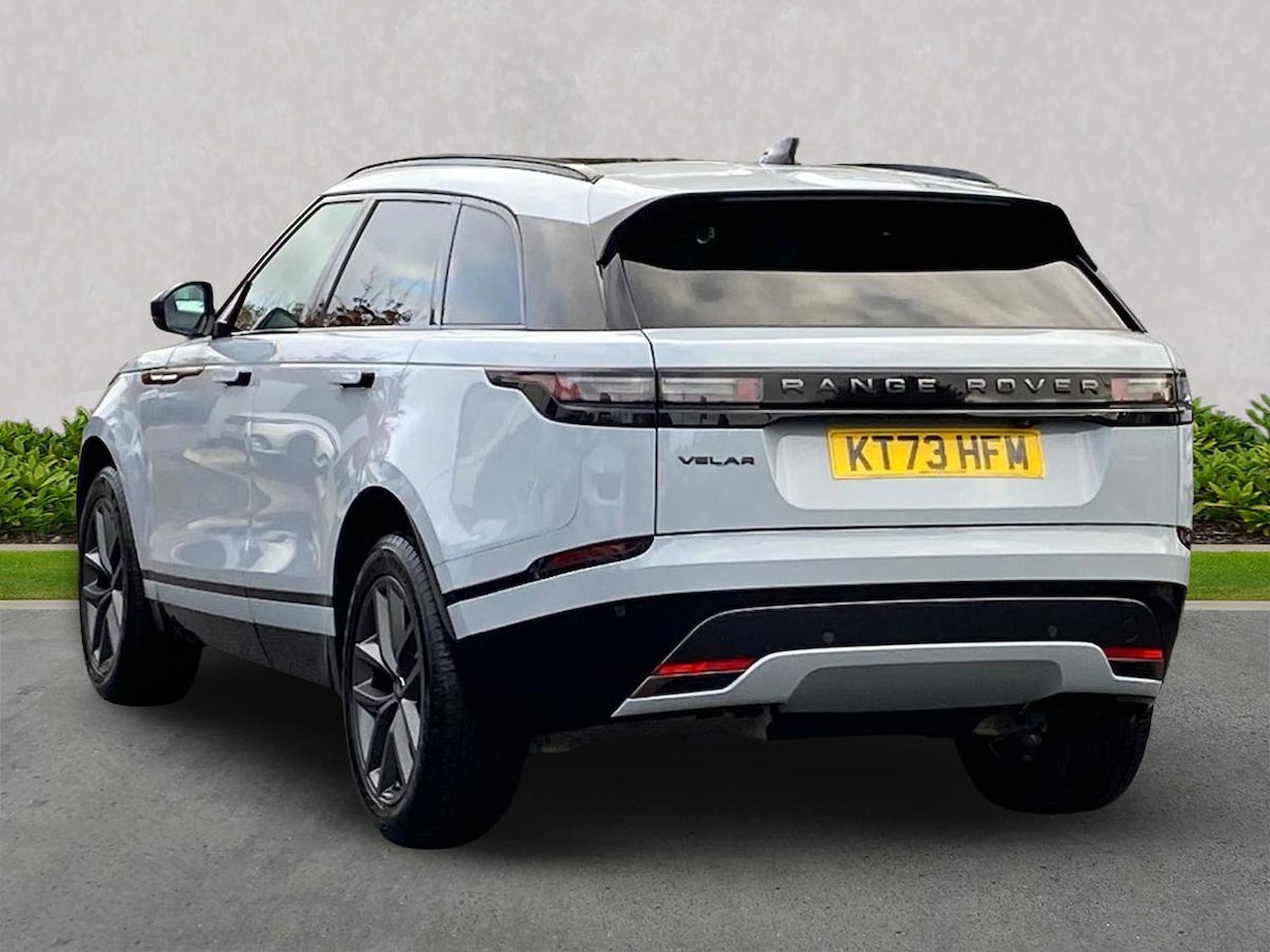 Used Land Rover Range Rover Velar 2023 for sale - 76437270: Photo 2