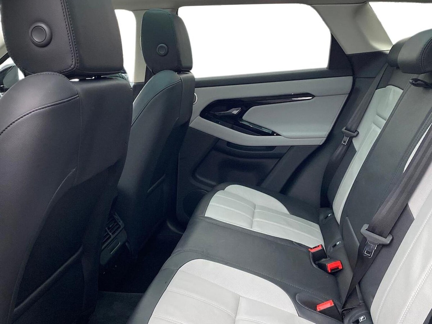 Used Land Rover Range Rover Evoque 2025 for sale - 76979916: Photo 4