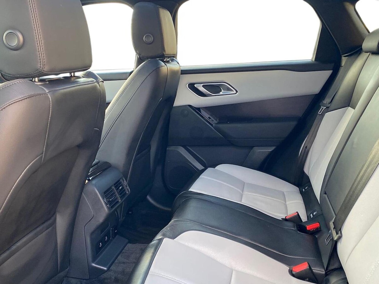 Used Land Rover Range Rover Velar 2026 for sale - 77845282: Photo 4