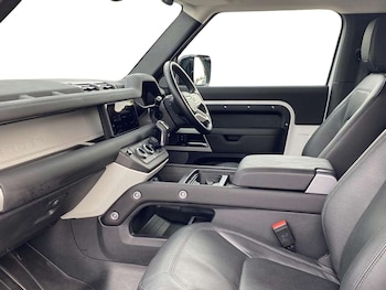 Used Land Rover Defender 2024 for sale - 78310441: Photo