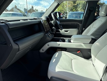 Used Land Rover Defender 2025 for sale - 78801493: Photo