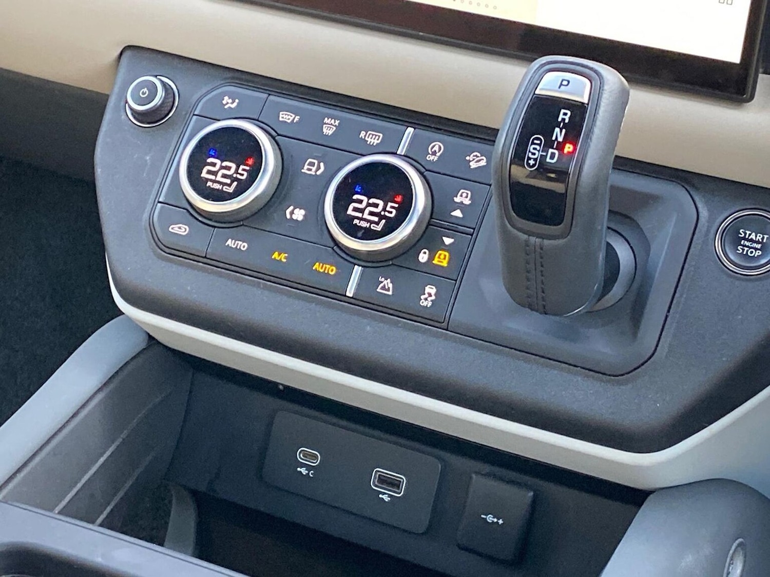 Used Land Rover Defender 2023 for sale - 76906370: Photo 13