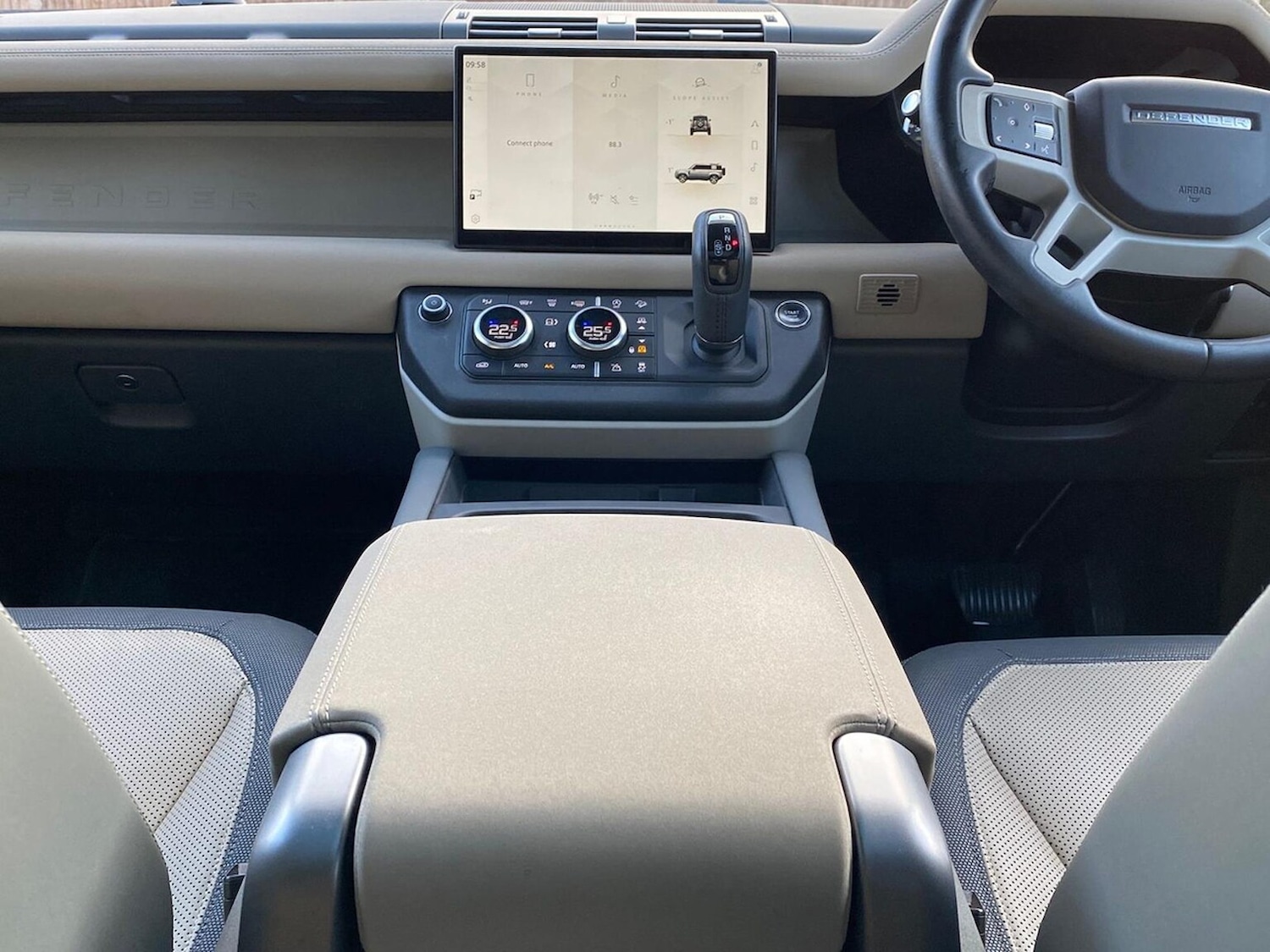 Used Land Rover Defender 2023 for sale - 76906370: Photo 14