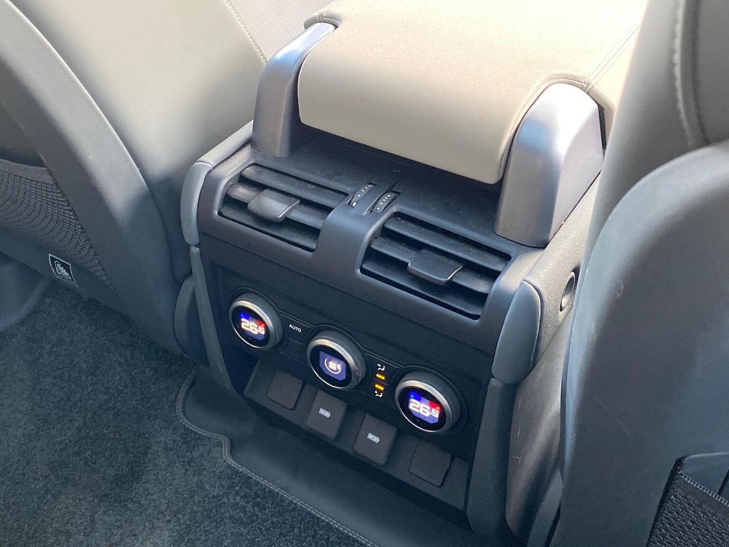 Used Land Rover Defender 2023 for sale - 76906370: Photo 18