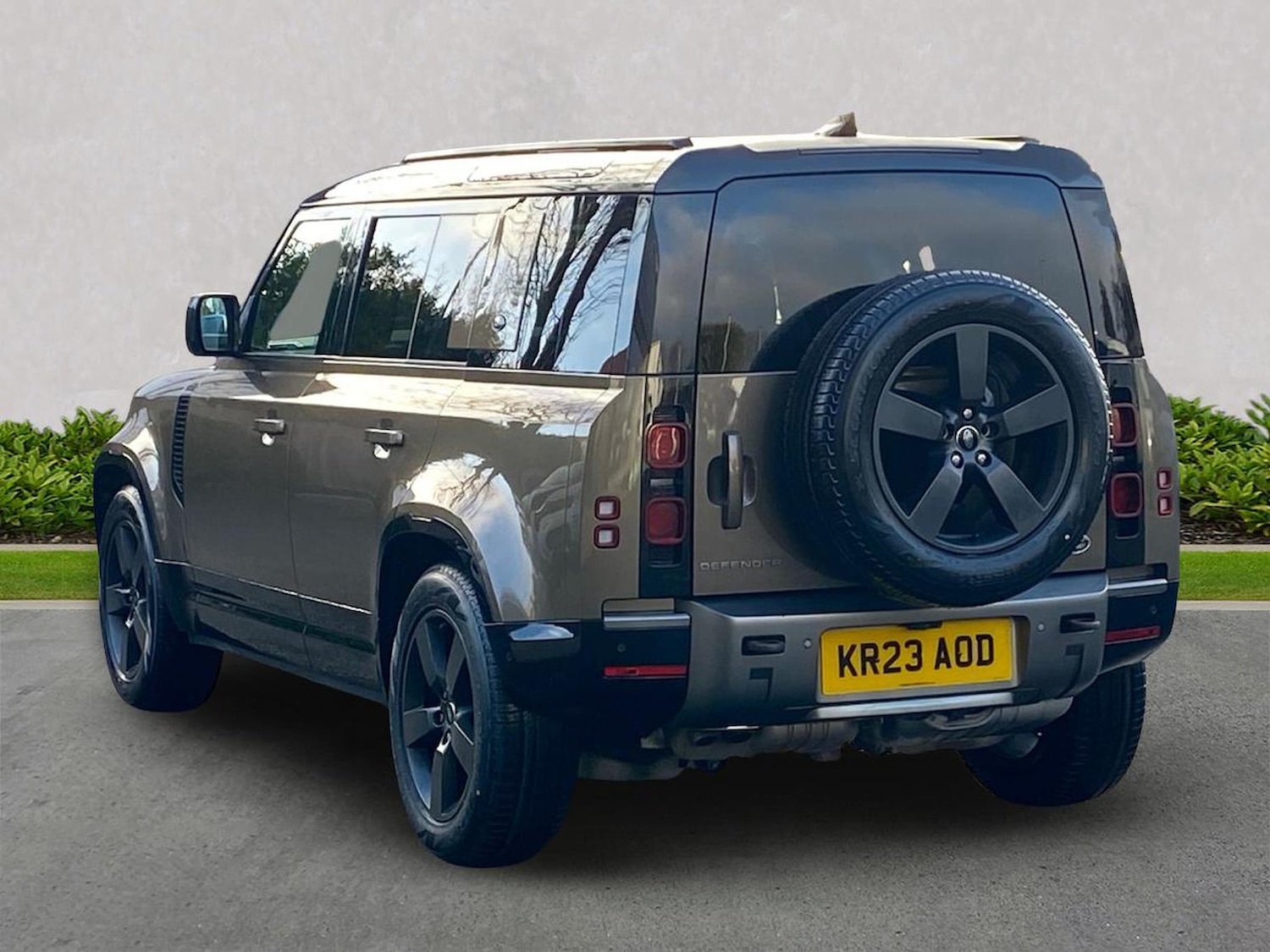 Used Land Rover Defender 2023 for sale - 76906370: Photo 2
