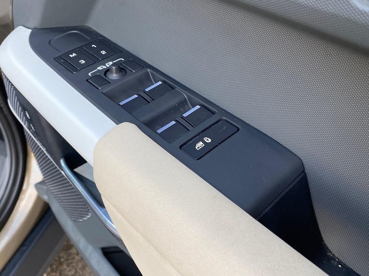 Used Land Rover Defender 2023 for sale - 76906370: Photo 22