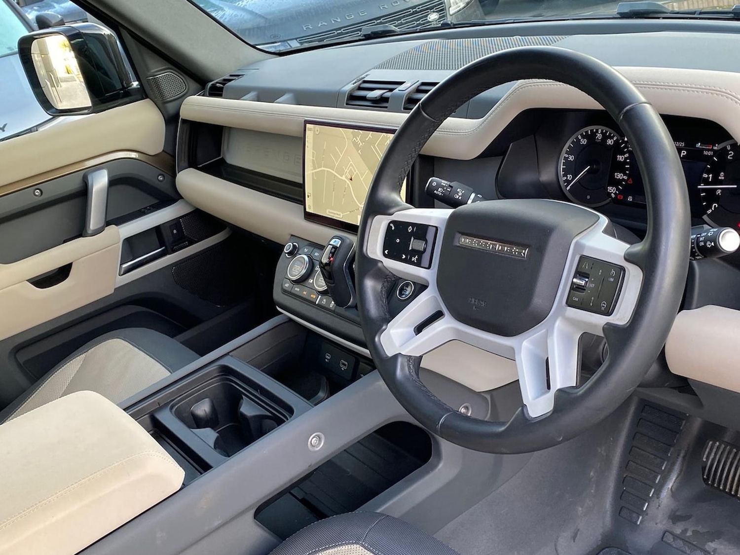 Used Land Rover Defender 2023 for sale - 76906370: Photo 24