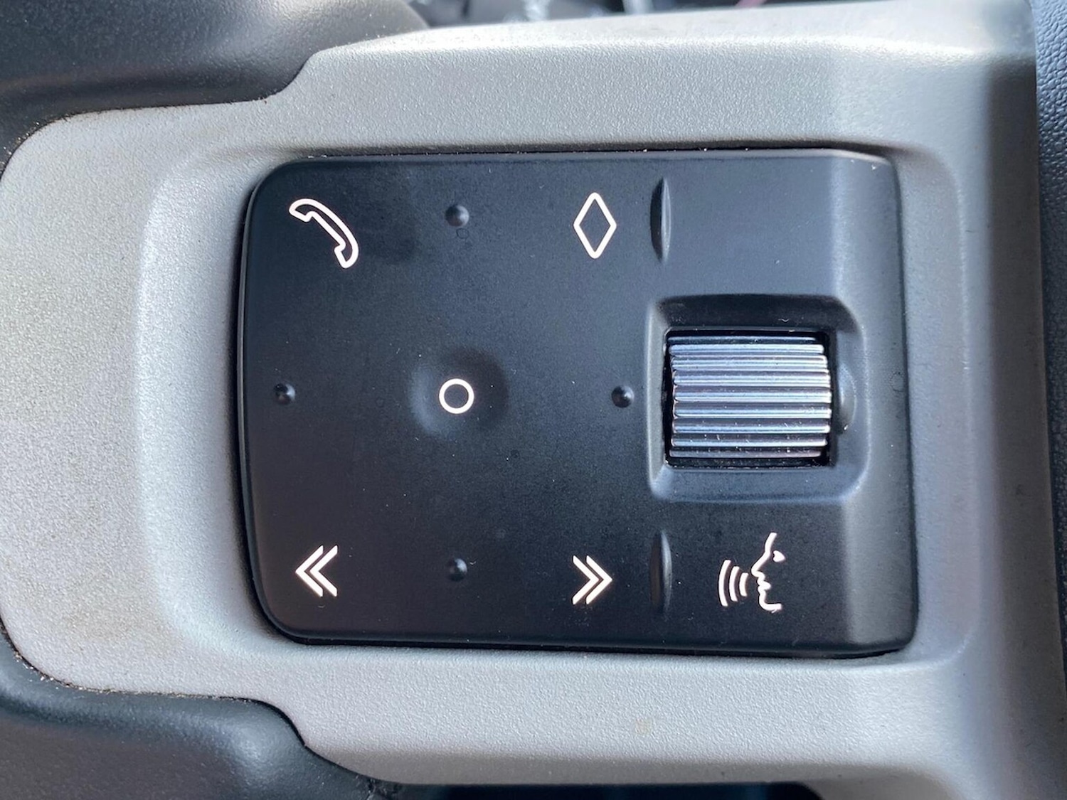 Used Land Rover Defender 2023 for sale - 76906370: Photo 37