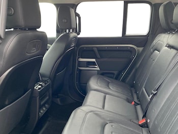 Used Land Rover Defender 2021 for sale - 76879715: Photo