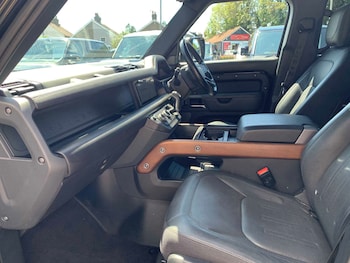 Used Land Rover Defender 2021 for sale - 79125987: Photo