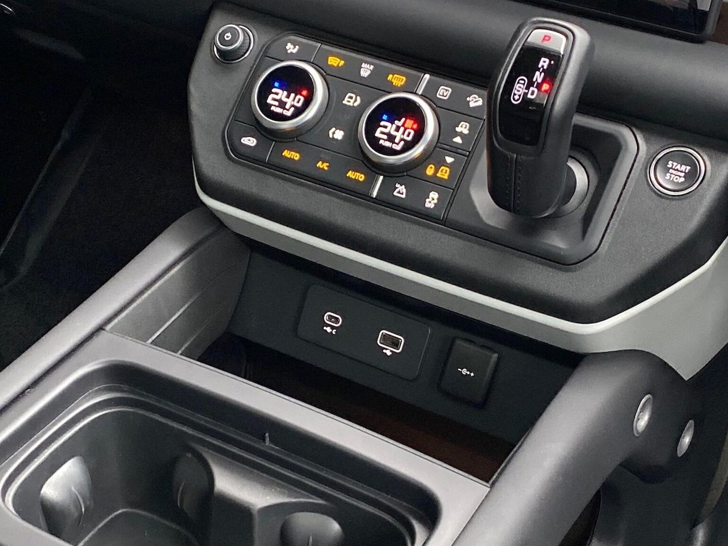 Used Land Rover Defender 2023 for sale - 77715399: Photo 13