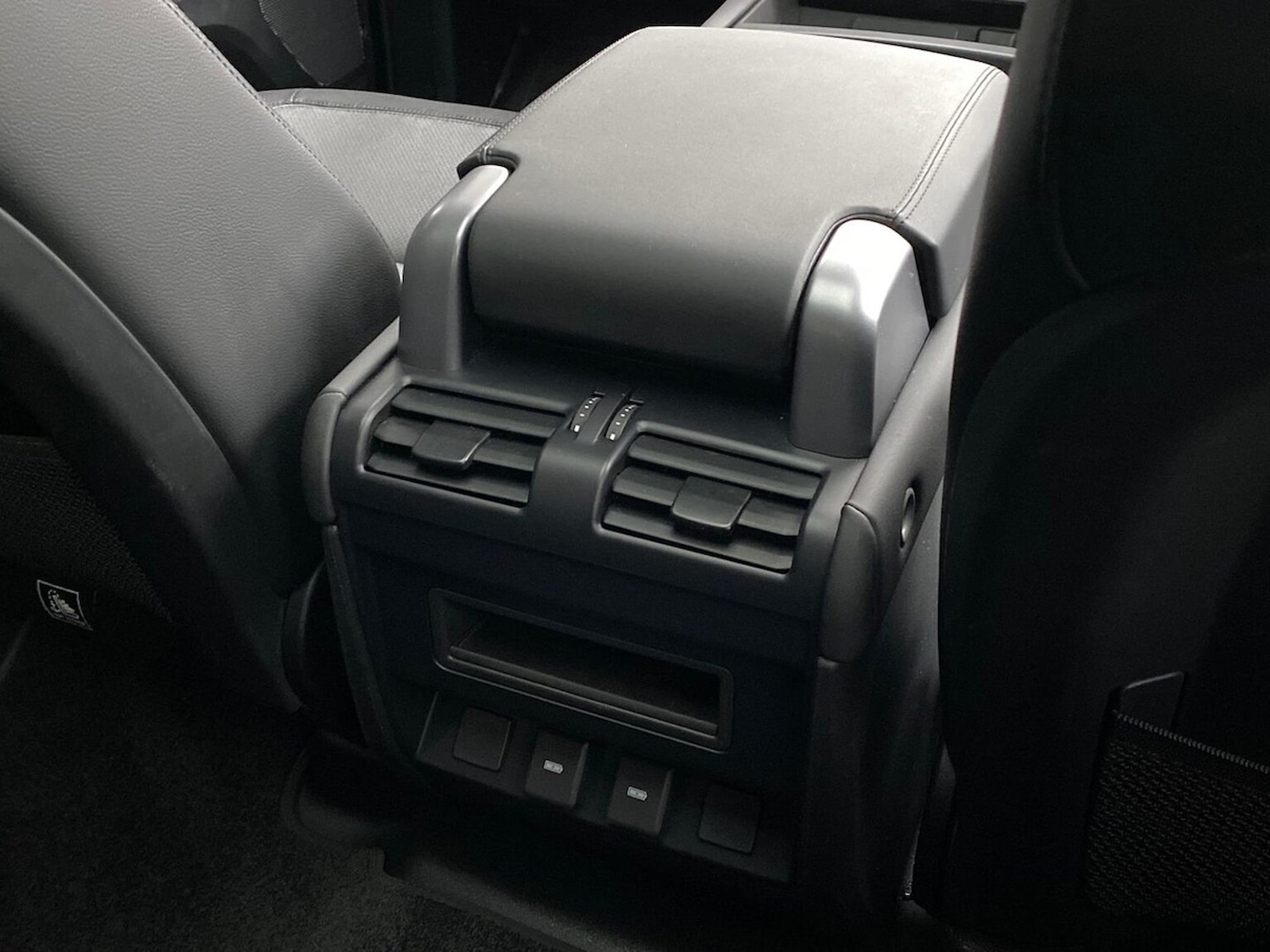 Used Land Rover Defender 2023 for sale - 77715399: Photo 18