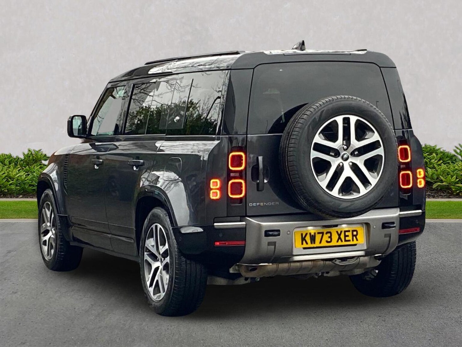 Used Land Rover Defender 2023 for sale - 77715399: Photo 2