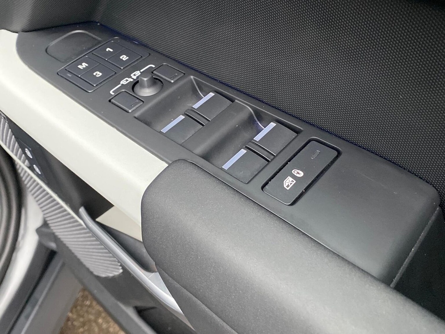 Used Land Rover Defender 2023 for sale - 77715399: Photo 22