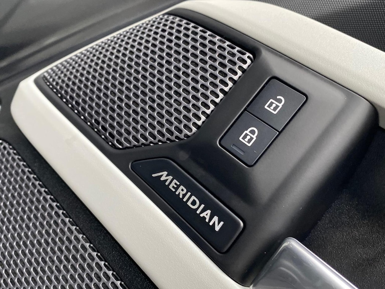 Used Land Rover Defender 2023 for sale - 77715399: Photo 23