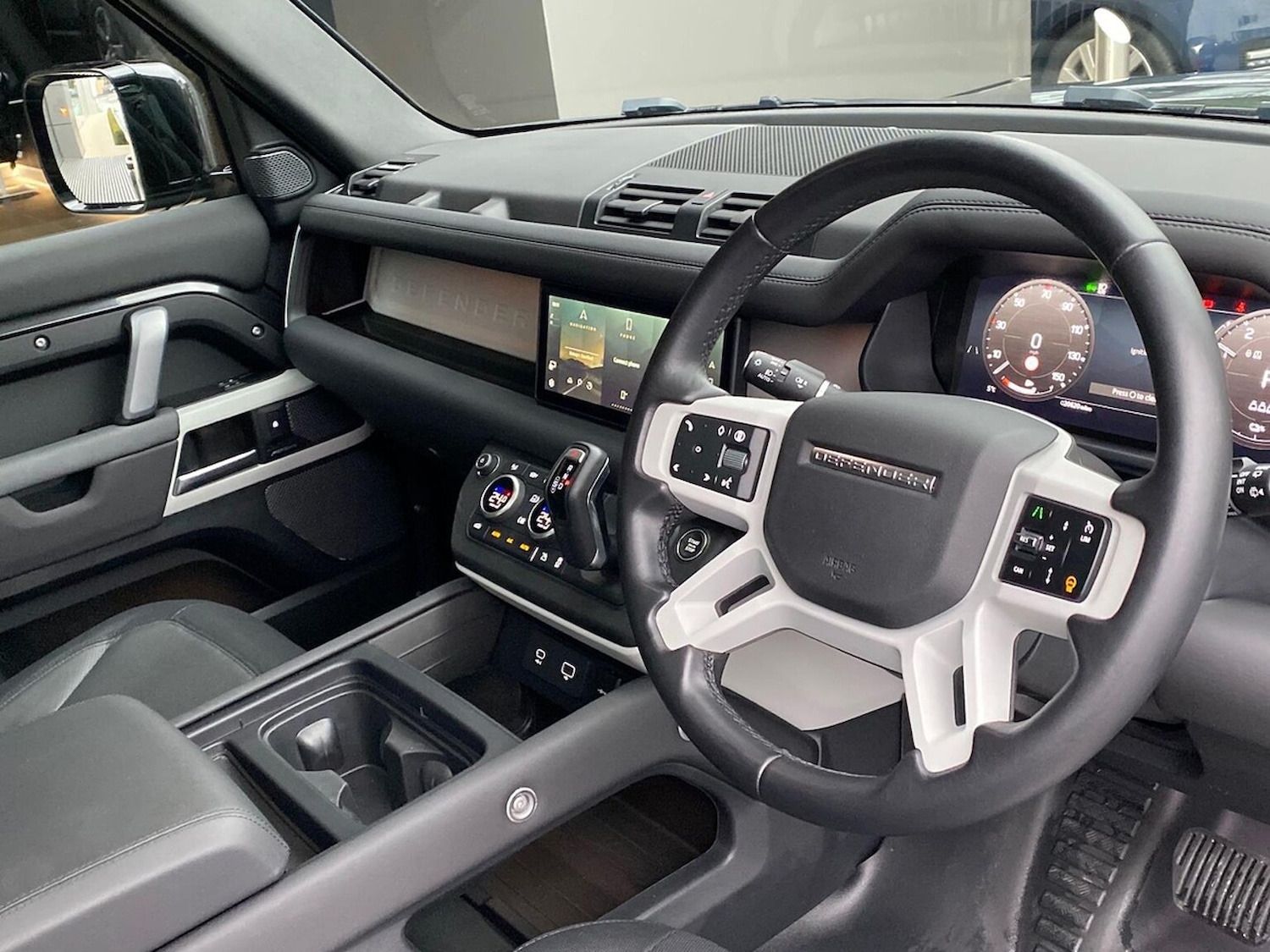 Used Land Rover Defender 2023 for sale - 77715399: Photo 25