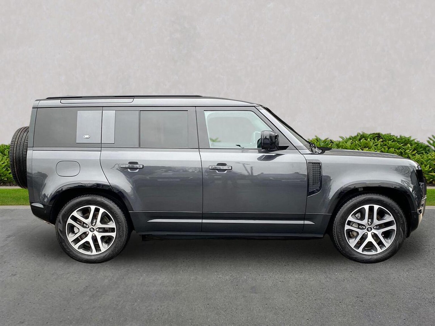 Used Land Rover Defender 2023 for sale - 77715399: Photo 5