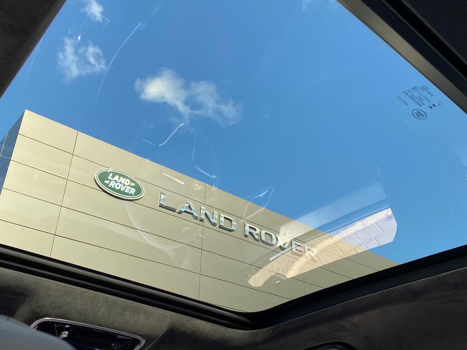 Used Land Rover Range Rover Velar 2025 for sale - 76030492: Photo 21