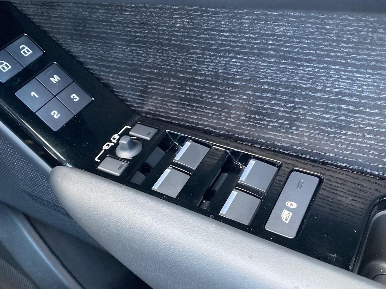 Used Land Rover Range Rover Velar 2025 for sale - 76030492: Photo 27