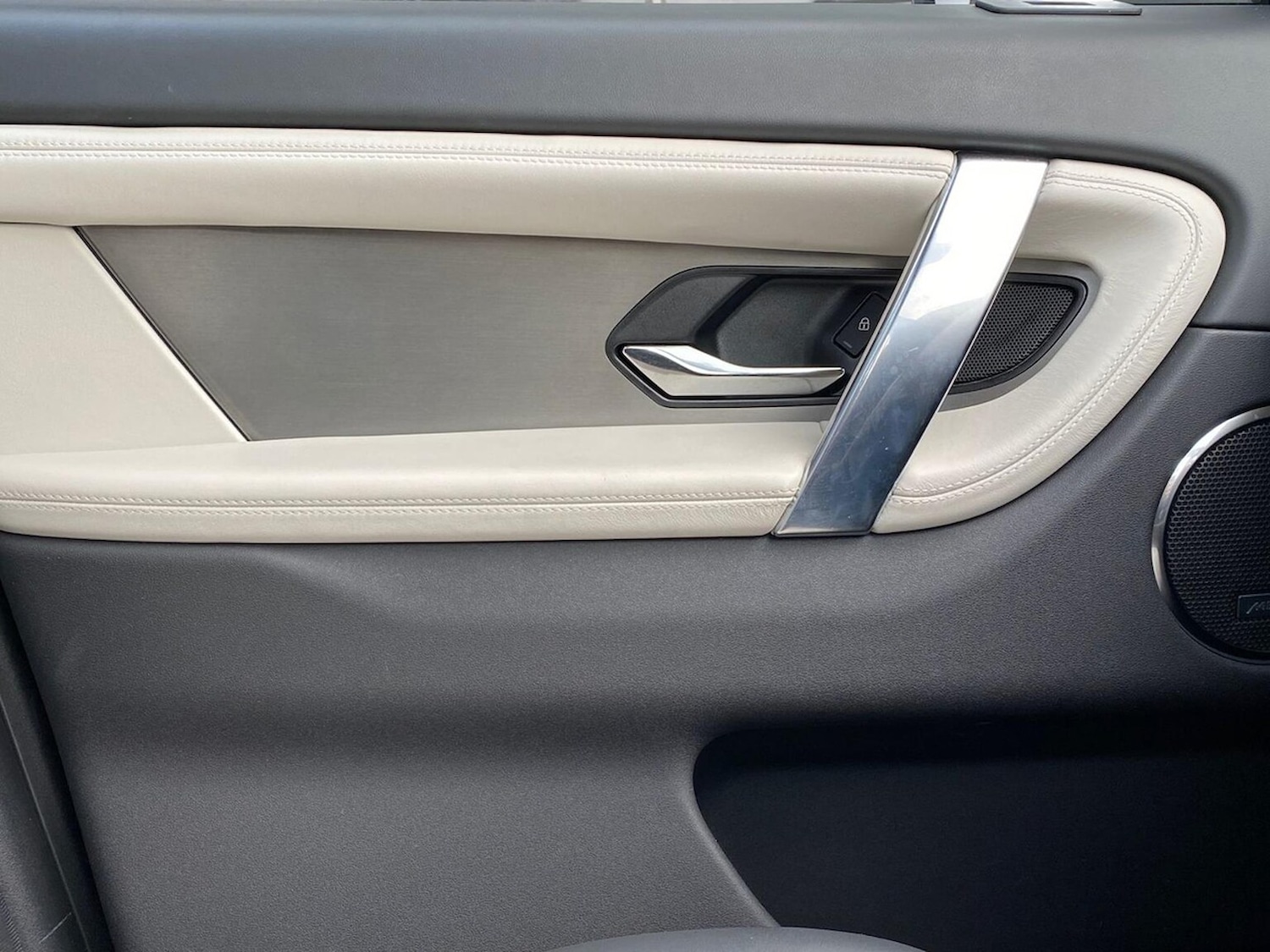 Used Land Rover Discovery Sport 2024 for sale - 78053562: Photo 31