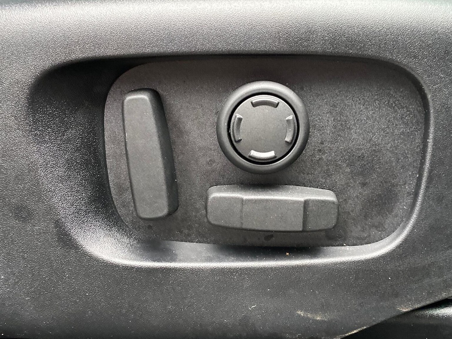 Used Land Rover Range Rover Velar 2024 for sale - 77715389: Photo 24