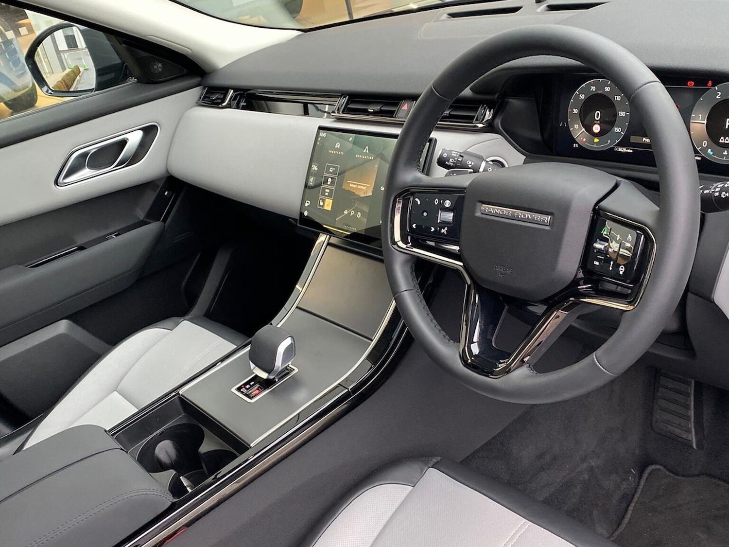 Used Land Rover Range Rover Velar 2024 for sale - 77715389: Photo 25